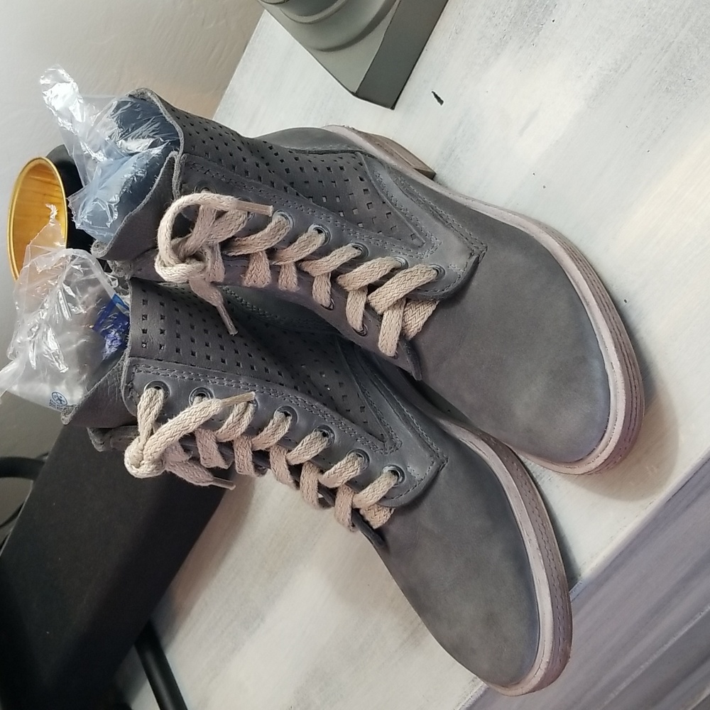 NWOT Dolce Vita Gray Booties SZ 6